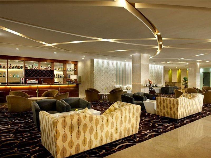 Sunworld Dynasty Hotel Beijing Wangfujing Экстерьер фото The lounge at the airport