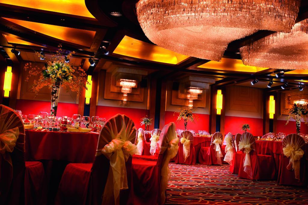 Sunworld Dynasty Hotel Beijing Wangfujing Экстерьер фото The ballroom at the Mandarin Oriental, Hong Kong